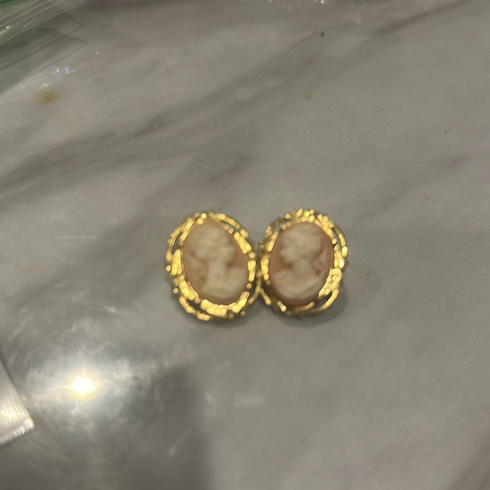 Vintage Gold Tone Cameo Earrings